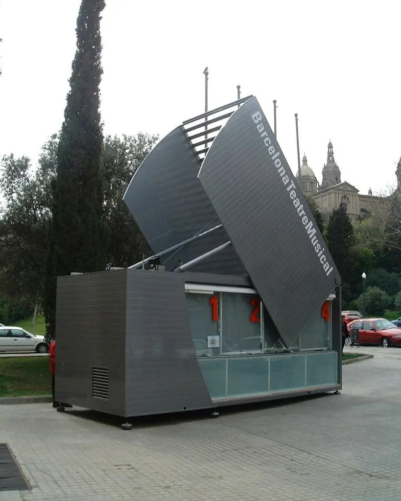 ESTEVA. PALAU TICKET OFFICE 2001. UMP (10).webp