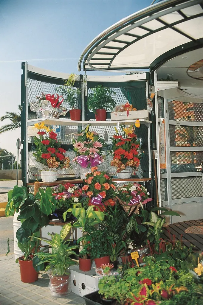 ESTEVA. LAIKA KIOSK PRESS (2).webp