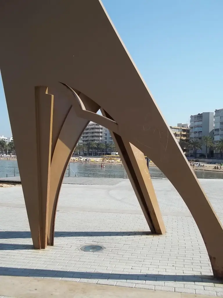 ESCULTURA SALOU (7)_1.webp
